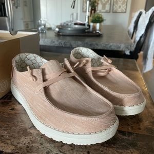 Women’s hey dudes size 5